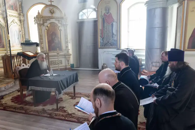 Митрополит Лонгин возглавил соборное служение духовенства Новоульяновского округа и провел собрание благочиния