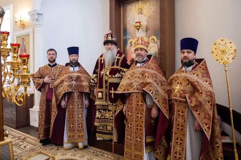 Божественная литургия в храме во имя Трех святителей Ульяновска
