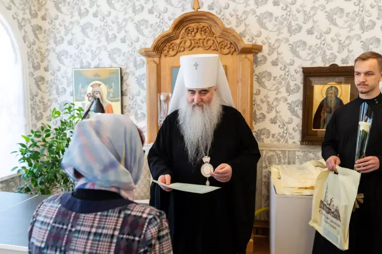 Митрополит Лонгин вручил удостоверения слушателям курсов повышения квалификации по теме «Актуальные вопросы преподавания предмета  «Социокультурные истоки»
