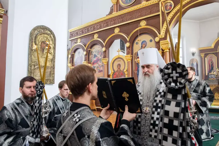 Божественная литургия и вечерня с чином прощения в кафедральном соборе в честь Преображения Господня в Новоспасском
