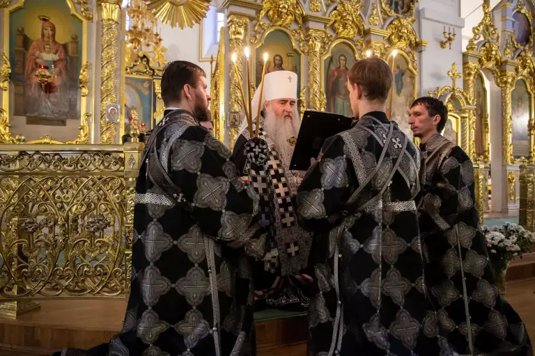 В преддверии Великого поста Митрополит Лонгин совершил вечерню с чином прощения в кафедральных храмах Симбирской епархии