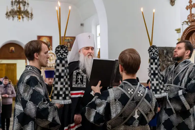 Великое повечерие с чтением канона преподобного Андрея Критского в кафедральном соборе в честь Преображения Господня в Новоспасском