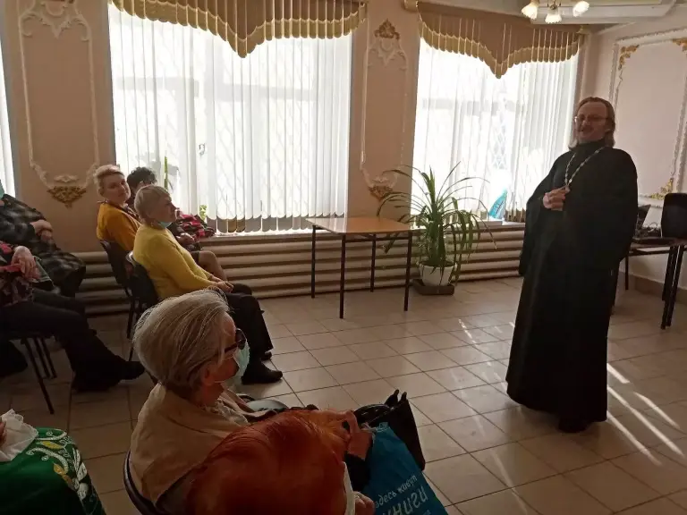 В центре  социального обслуживания населения «Исток» Ульяновска прошла встреча со священником
