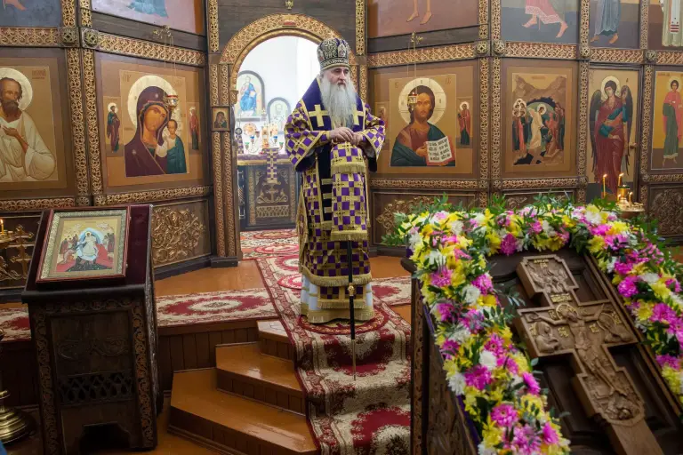 В Неделю Крестопоклонную Митрополит Лонгин совершил Божественную литургию в храме Воскресения Христова села Ундоры