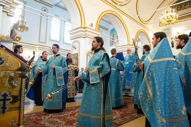 Утреня с чтением акафиста Пресвятой Богородице в Спасо-Вознесенском кафедральном соборе Ульяновска
