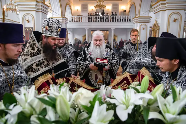 Вечерня с выносом Плащаницы Спасителя в Спасо-Вознесенском кафедральном соборе Ульяновска