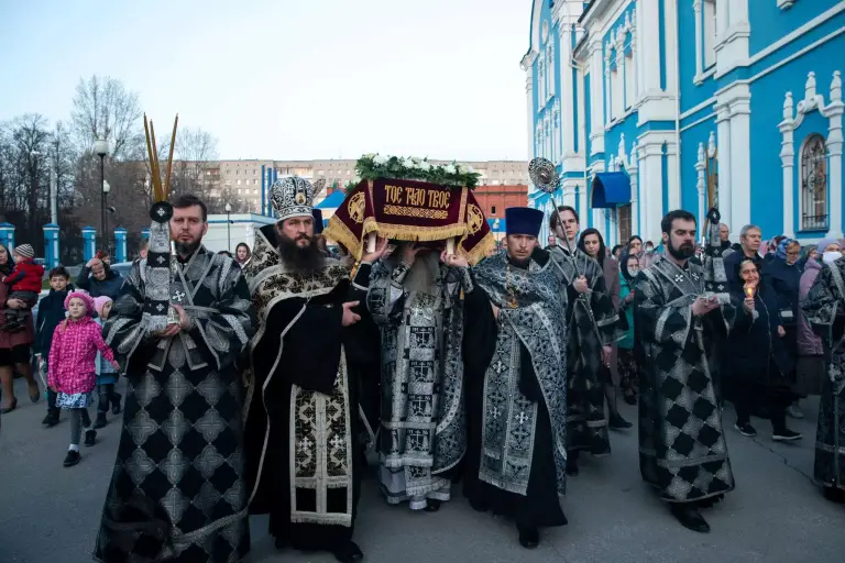 Утреня с чином погребения Спасителя в Спасо-Вознесенском кафедральном соборе Ульяновска