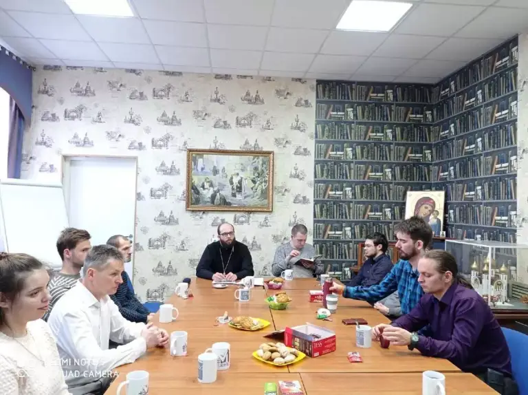 Православные молодежные клубы Симбирска проводят встречи со священниками и обсуждения богословских тем