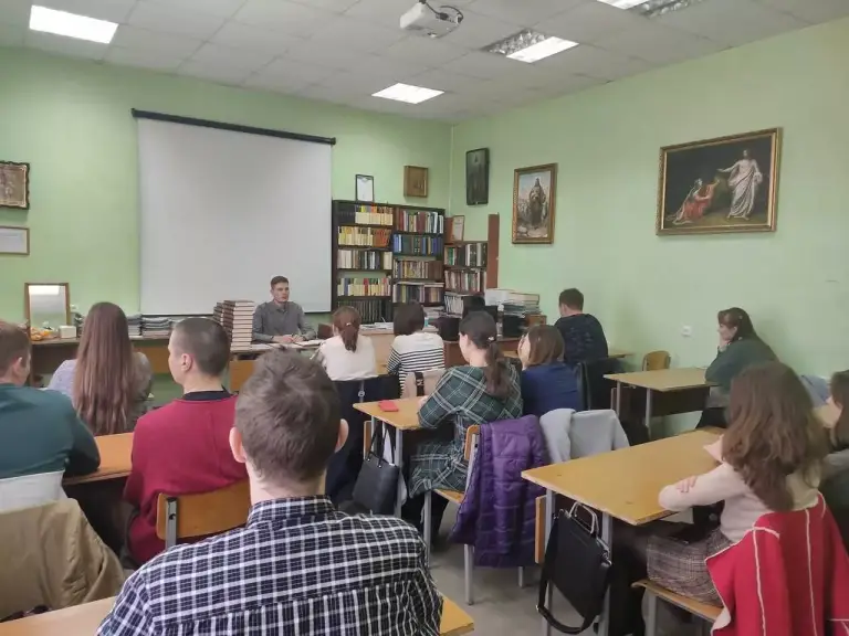 Руководитель молодежного отдела Симбирской епархии провел встречу на тему «Выявление фактов вовлечения студентов в преступную деятельность» для студентов-теологов