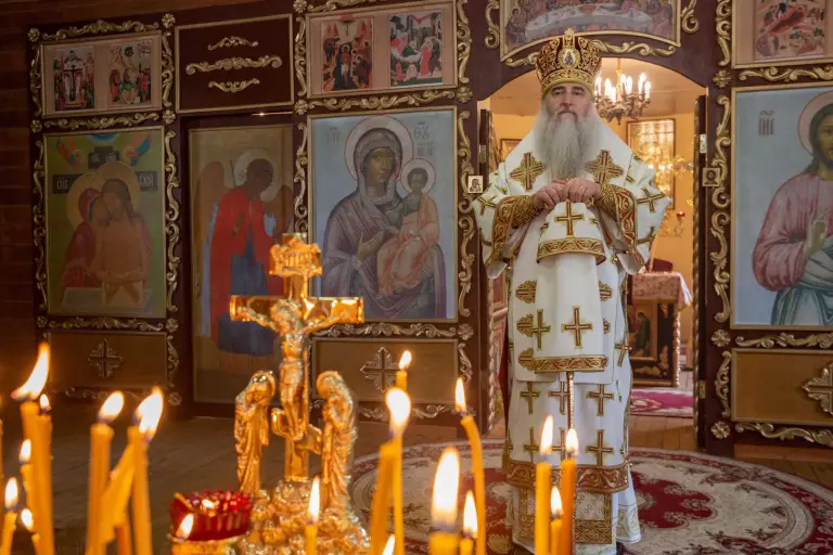 Божественная литургия на Архиерейском подворье-храме в честь иконы Божией Матери «Отрада и Утешение» на Архангельском кладбище Ульяновска