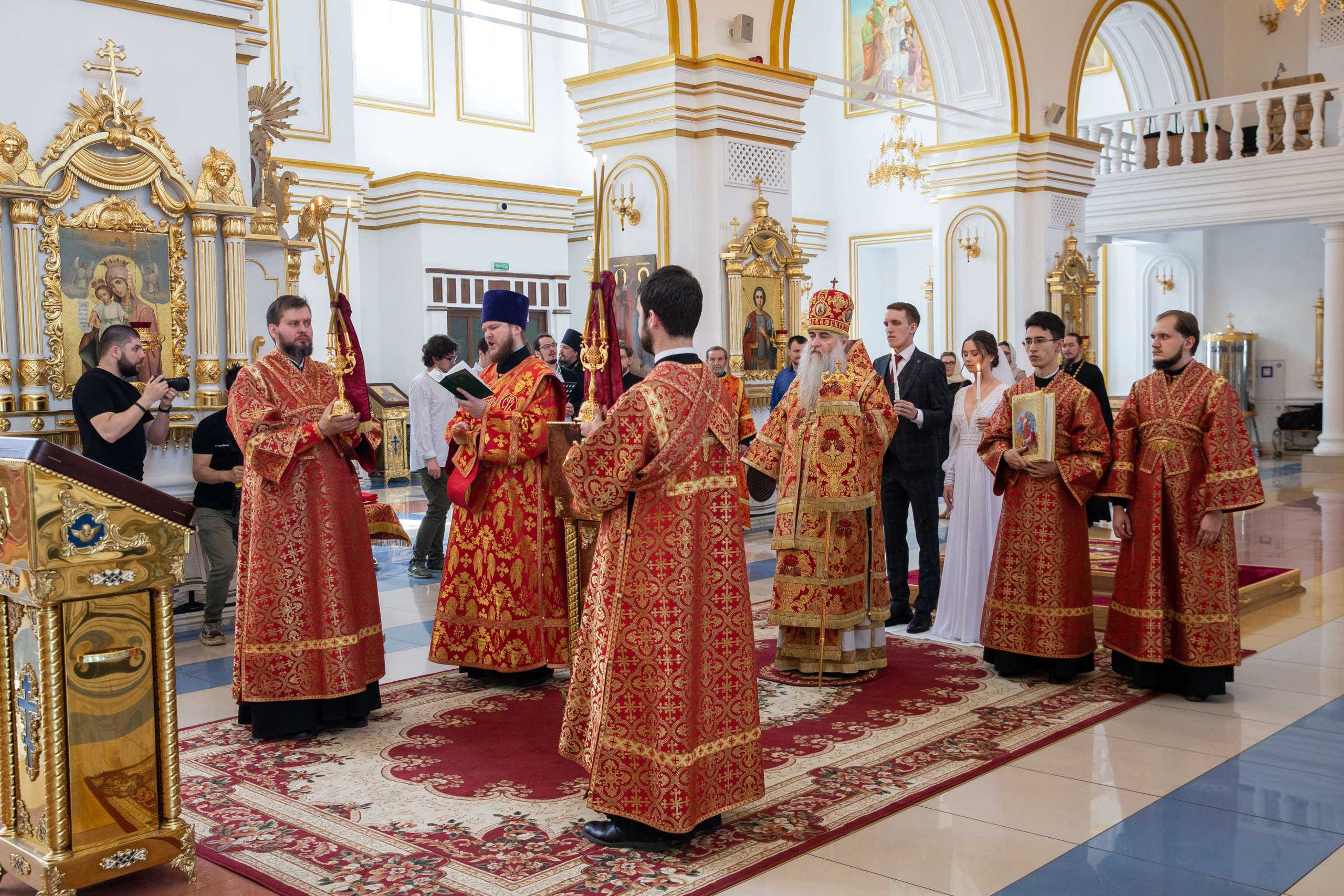 Храм Казанской иконы Божией матери венчание