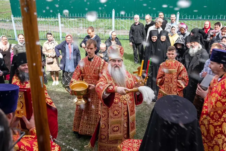 Божественная литургия в храме в честь иконы Божией Матери «Знамение» с. Ляховка