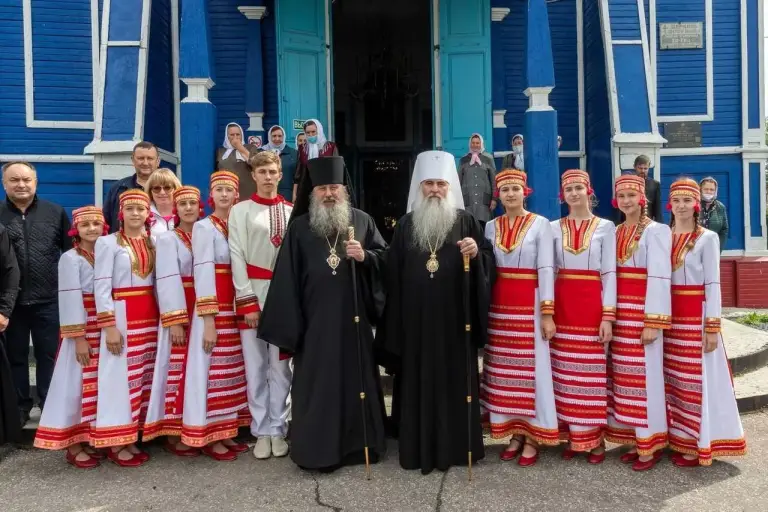 Митрополит Симбирский и Новоспасский Лонгин и Епископ Барышский и Инзенский Филарет совершили  Божественную литургию в храме святителя Николая Чудотворца с. Оськино Барышской епархии