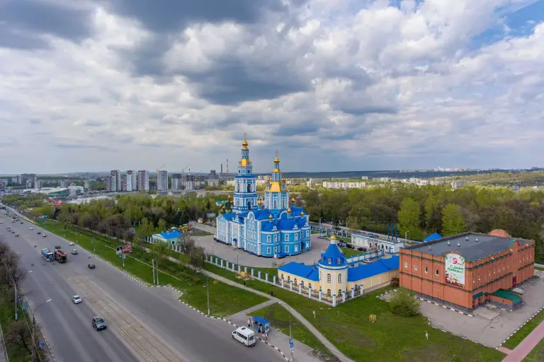 Божественная литургия в Спасо-Вознесенском кафедральном соборе Ульяновска