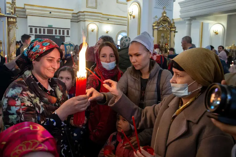 В Симбирскую епархию доставили благодатный огонь. Видео