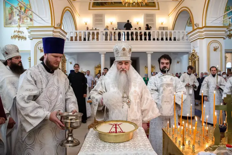 Божественная литургия и панихида в Спасо-Вознесенском кафедральном соборе Ульяновска