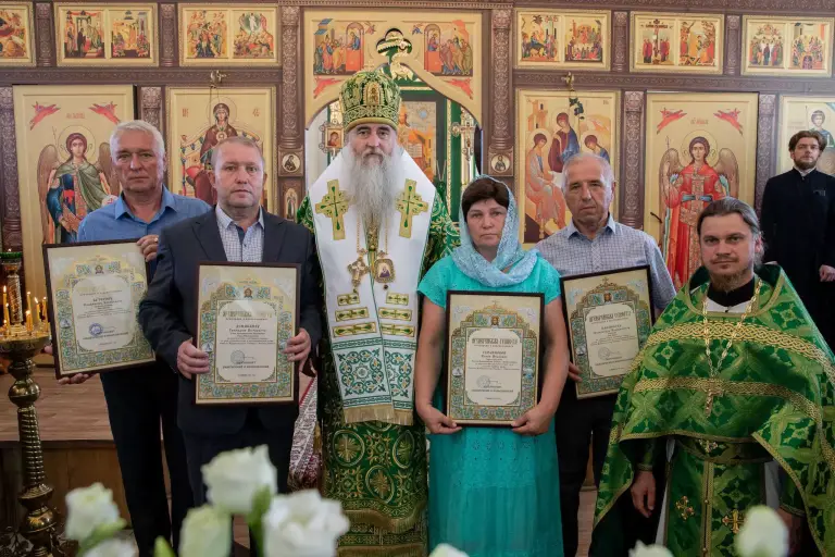 Божественная литургия в храме Святой Живоначальной Троицы г. Новоульяновска