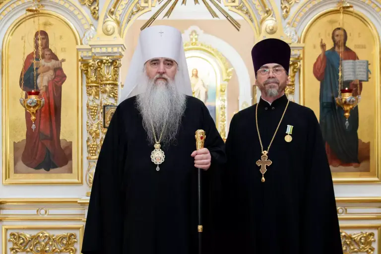 В день престольного праздника Митрополит Лонгин совершил Литургию в Иоанно-Предтеченском храме и наградил благотворителей