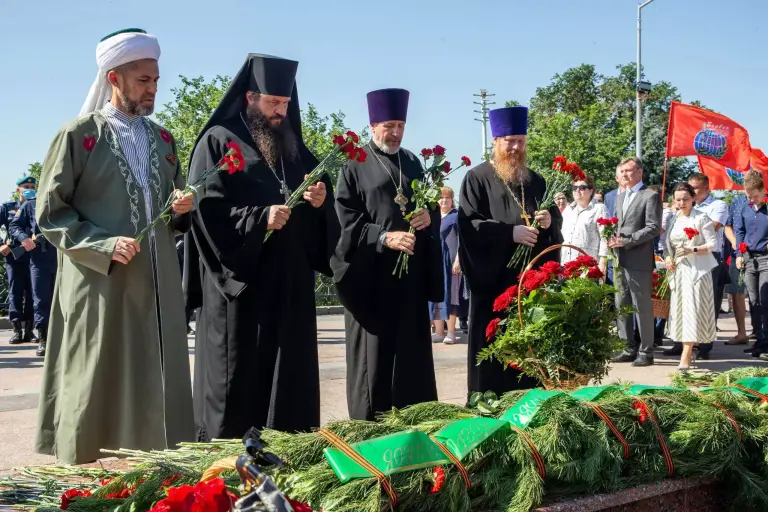 В Ульяновске состоялось возложение цветов к Вечному огню
