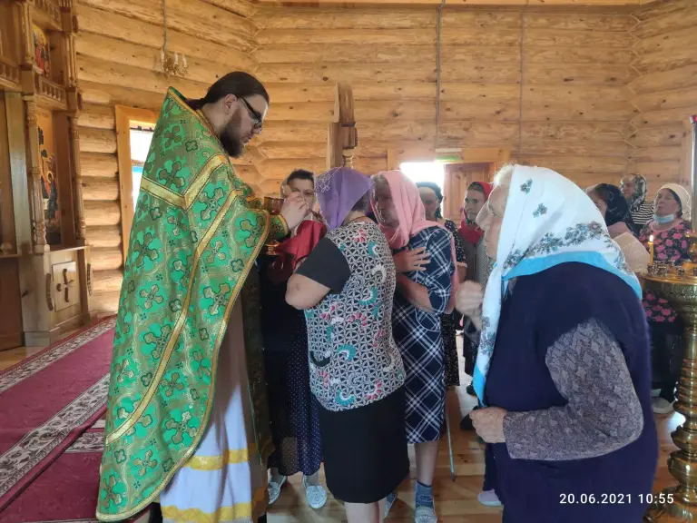 В Троицком храме села Кашинка совершена первая Божественная литургия за последние 50 лет