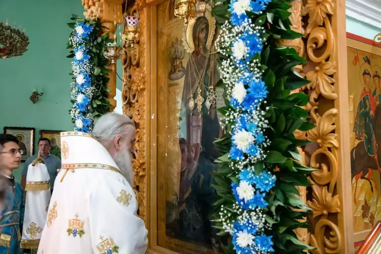 Состоялось соборное Архиерейское богослужение в Богоявленском храме р.п. Старая Майна, у чтимой святыни митрополии