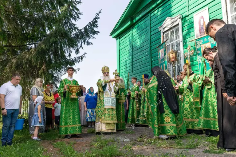 В Сергиевском храме с. Таволжанка в день престольного праздника состоялось архиерейское богослужение