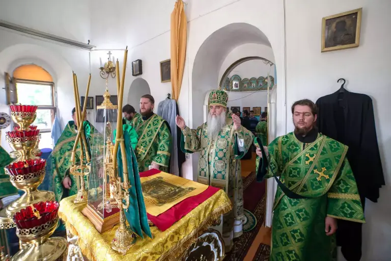 Божественная литургия в храме Рождества Пресвятой Богородицы с. Полдомасово