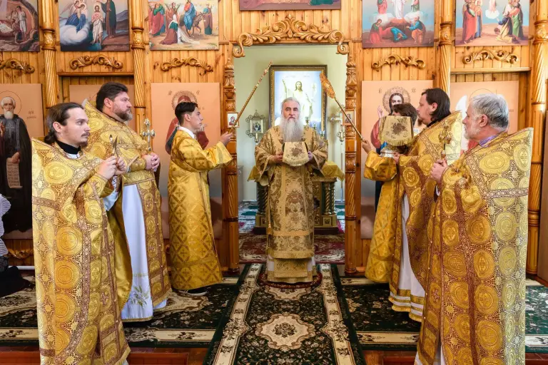 Божественная литургия в храме во имя Святой Живоначальной Троицы р.п. Цильна