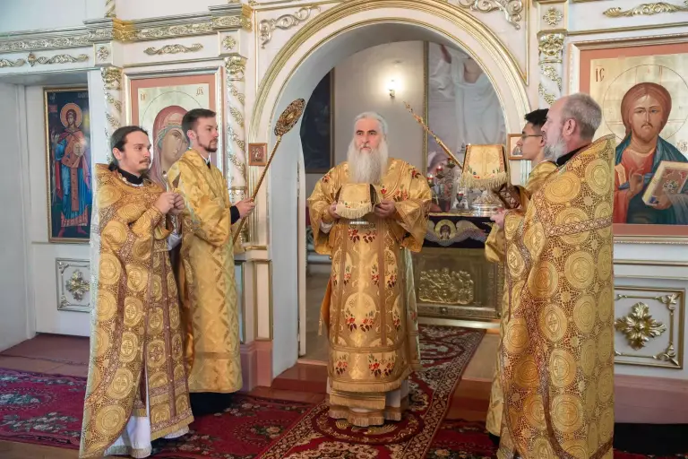 Божественная литургия в храме в честь Казанской иконы Божией Матери р.п. Майна.