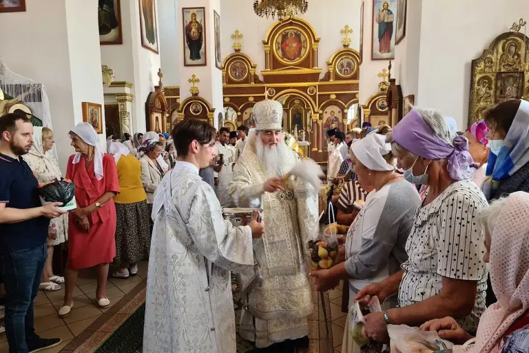 В день Преображения Господня Митрополит Лонгин совершил Божественную литургию в Преображенском кафедральном соборе р.п. Новоспасское