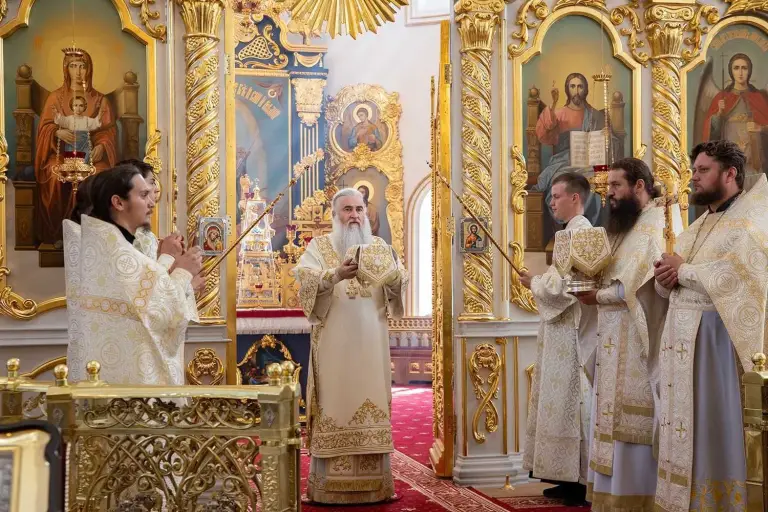 Божественная литургия в Спасо-Вознесенском кафедральном соборе Ульяновска