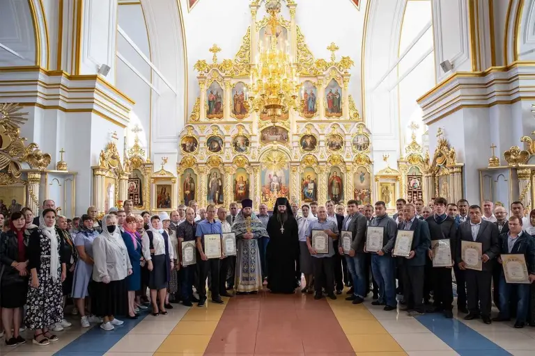 В Спасо-Вознесенском соборе наградили сотрудников ветеринарной службы