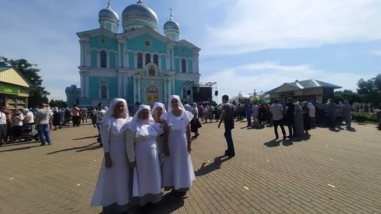 Сестры милосердия совершили паломническую поездку в Дивеево