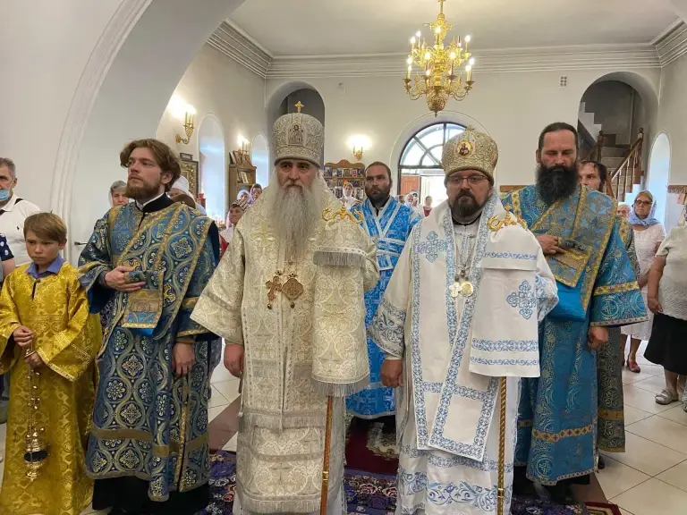 Божественная литургия в храме во имя святителя Спиридона Тримифунтского г. Нея