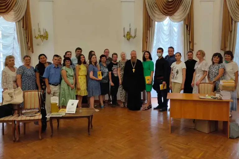 В ульяновском Дворце книги состоялась творческая встреча с Олесей Николаевой и Александриной Вигилянской