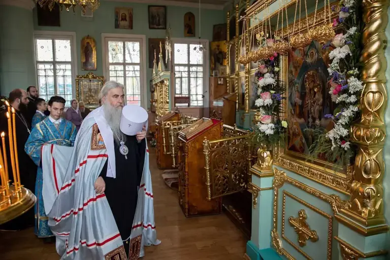 Божественная литургия в храме в честь иконы Божией Матери «Неопалимая Купина» г. Ульяновска