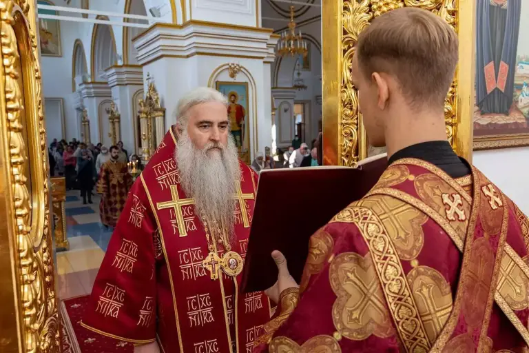 Божественная литургия в Спасо-Вознесенском кафедральном соборе Ульяновска