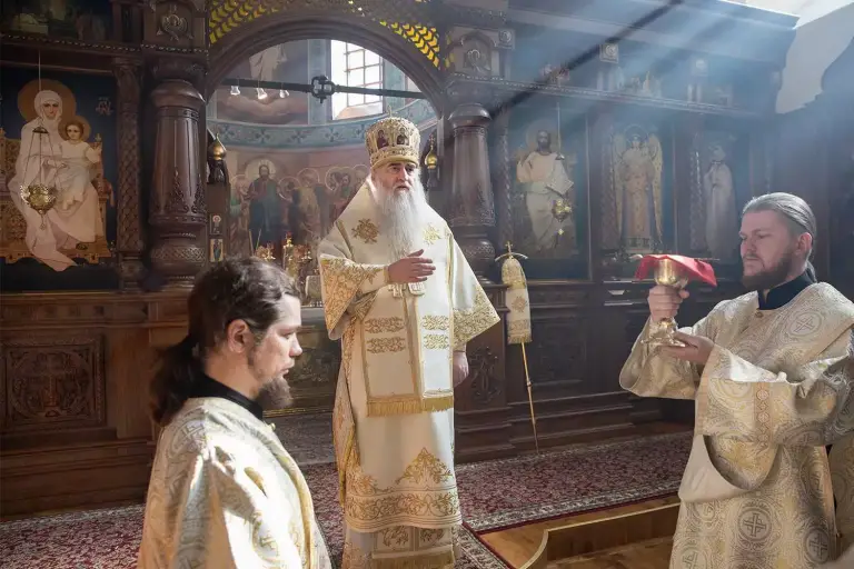 Божественная литургия в женском монастыре Архангела Михаила с. Комаровка