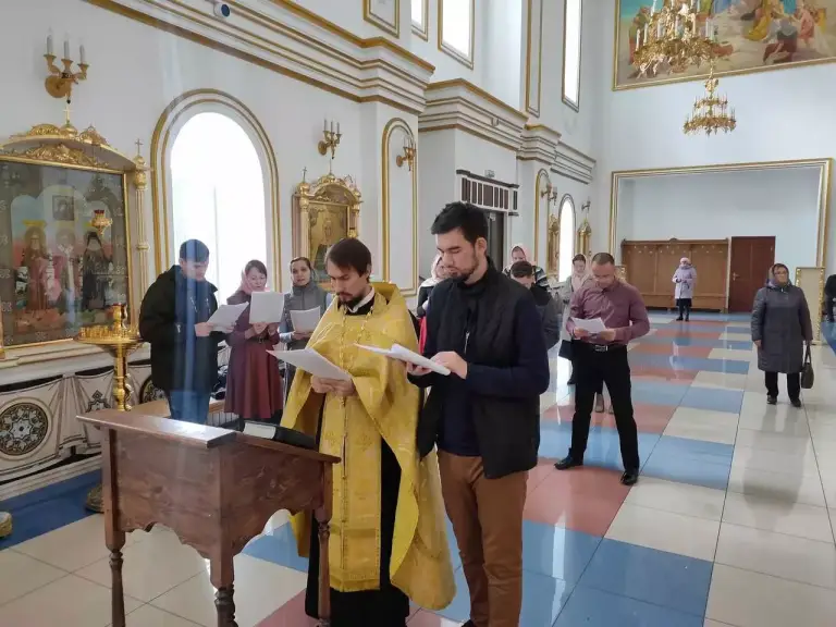 В Спасо-Вознесенском соборе состоялся очередной молебен о создании семьи для православной молодежи