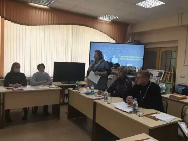 Сотрудники епархии провели беседу с педагогами