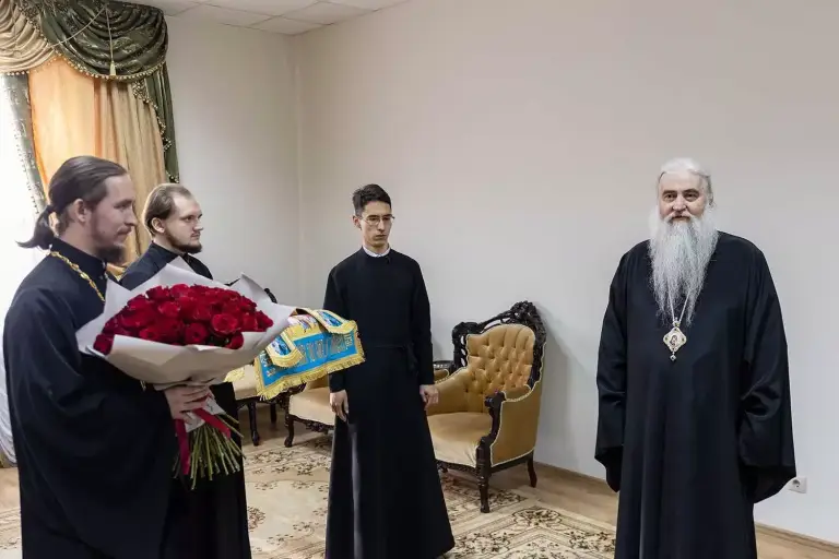 Главу митрополии с днем тезоименитства поздравили коллектив Епархиального управления, сотрудники редакции газеты «Православный Симбирск» и ее читатели