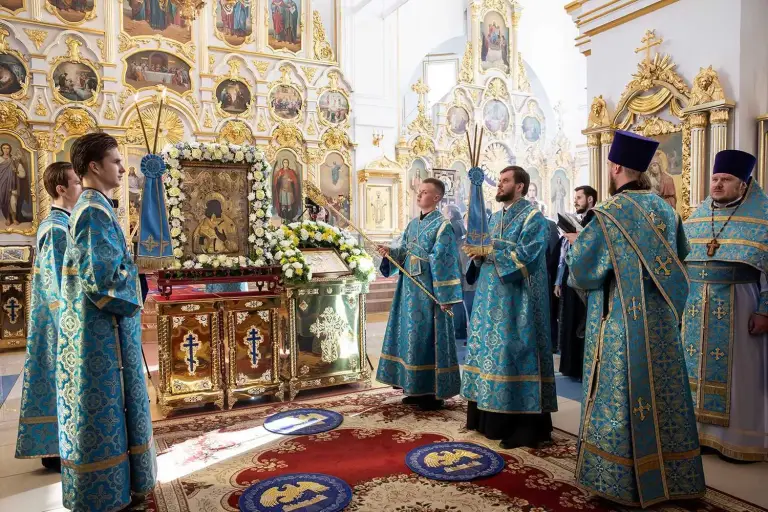 В Симбирск принесена великая святыня — чудотворная Феодоровская икона Божией Матери