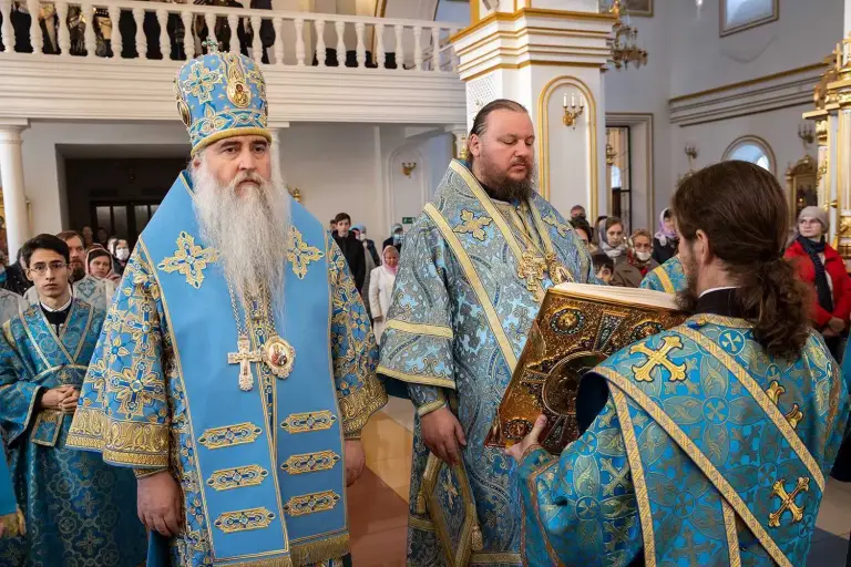 Божественная литургия в Спасо-Вознесенском кафедральном соборе Ульяновска