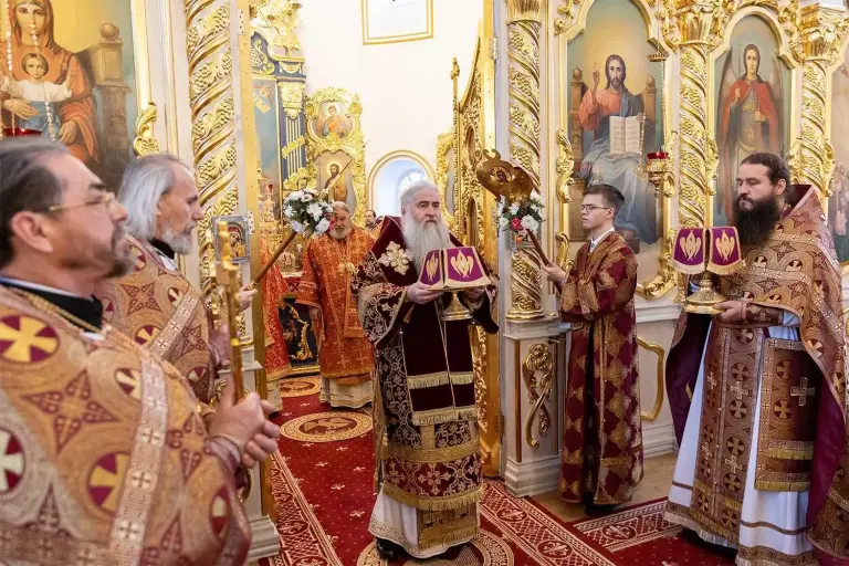 Божественная литургия в Спасо-Вознесенском кафедральном соборе Ульяновска