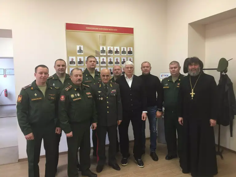 Священник поздравил сотрудников и курсантов учебного центра войск связи с годовщиной подразделения