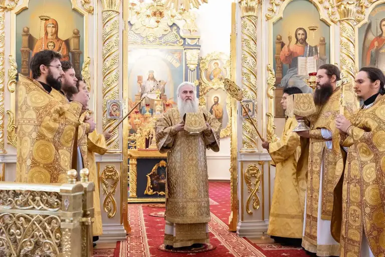 Божественная литургия в Спасо-Вознесенском кафедральном соборе Ульяновска