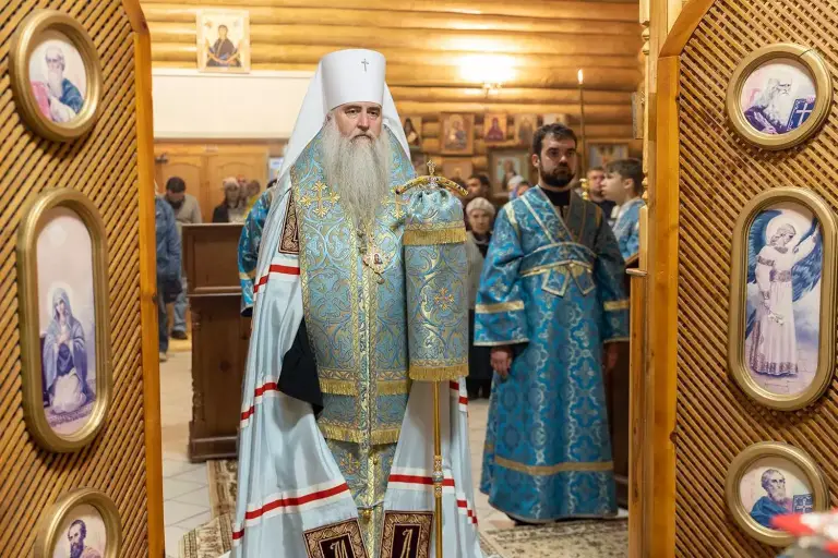 Всенощное бдение в храме в честь Казанской иконы Божией Матери в Ульяновске