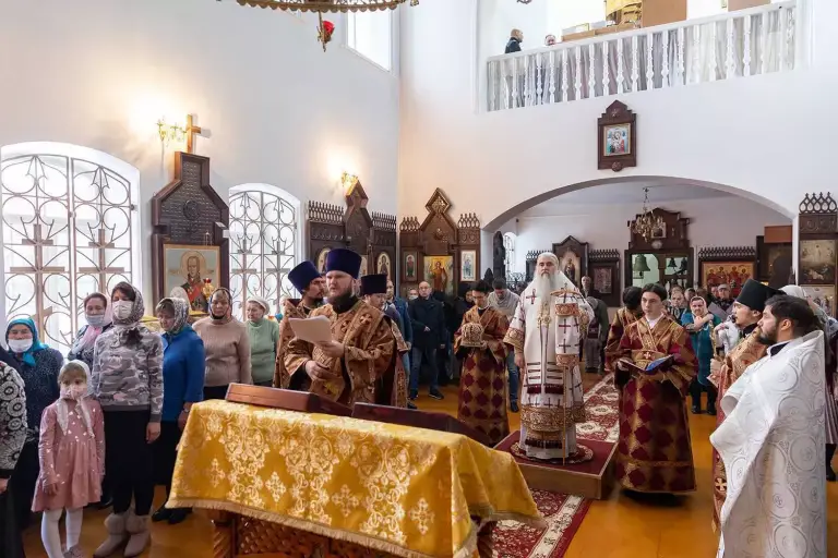 Божественная литургия в храме Сошествия Святого Духа Ульяновска