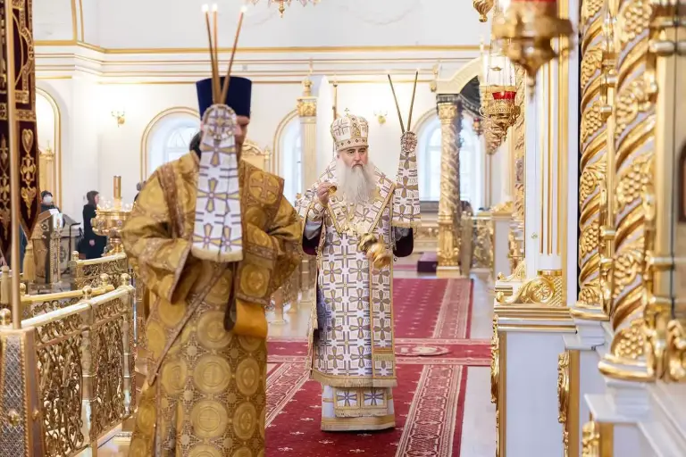Божественная литургия в Спасо-Вознесенском кафедральном соборе Ульяновска