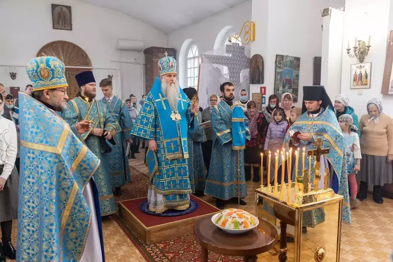 Божественная литургия в храме в честь иконы Божией Матери «Всех скорбящих Радость» р.п. Карсун